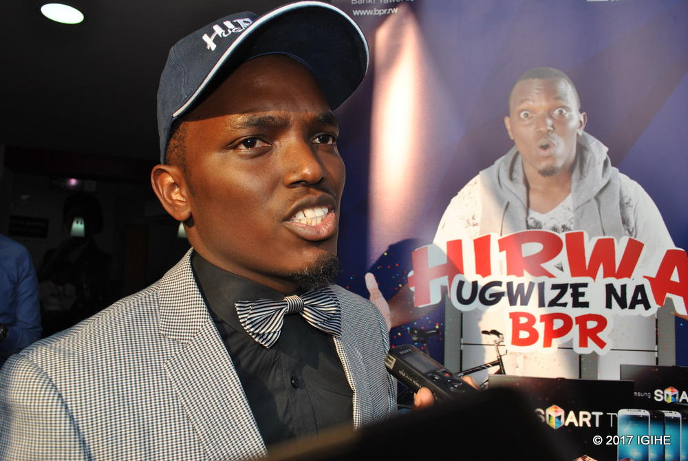 Tom Close aganira n'itangazamakuru