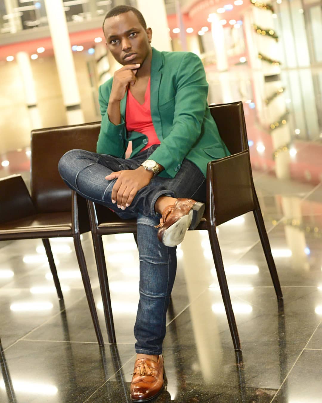 Tom Close yakunze indirimbo ya Sintex amusaba ko bayisubiramo