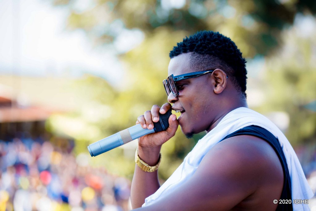 Bruce Melodie yaririmbiye mu bice bitandukanye by'igihugu muri Tour du Rwanda 2020, agaragarizwa urukundo