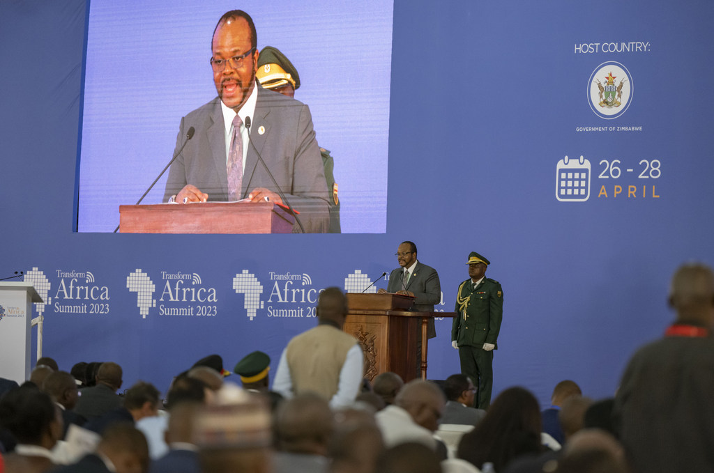 Umwami Mswati III ageza ijambo ku bitabiriye Transform Africa muri Victoria Falls