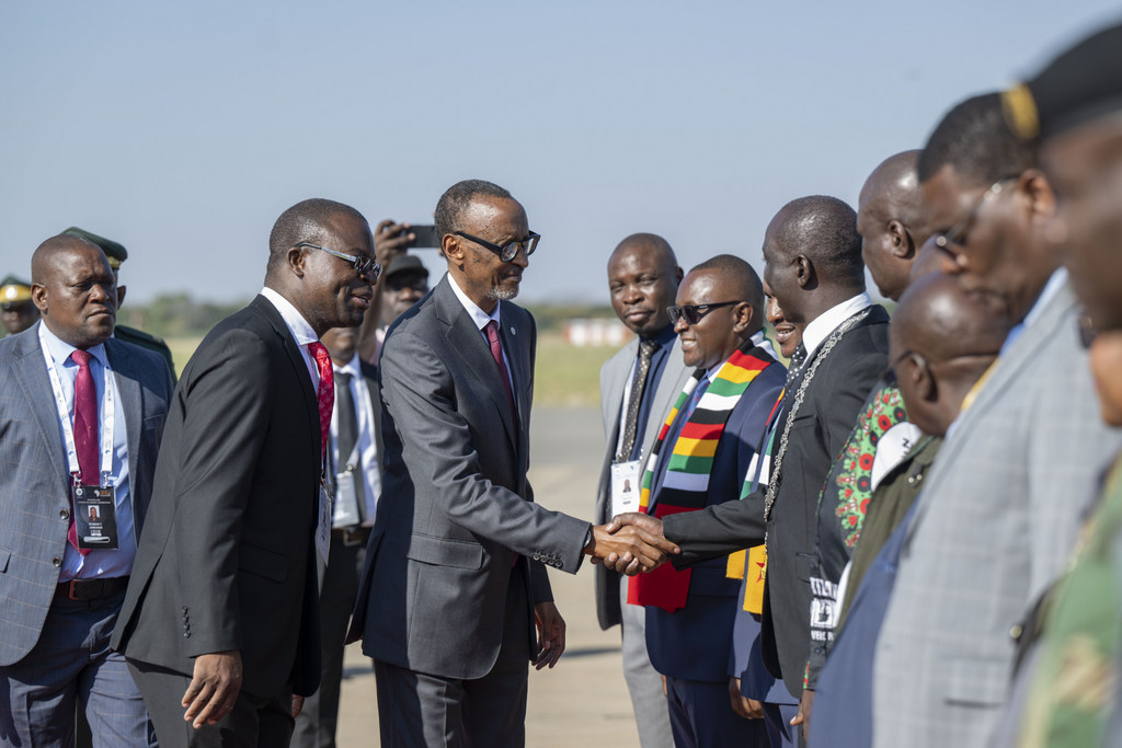Perezida Kagame yakiriwe muri Zimbabwe n'abayobozi batandukanye