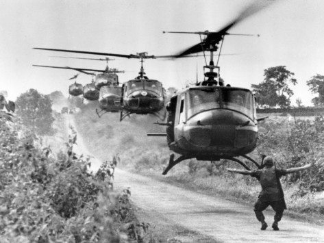 Umusirikare wa Amerika asaba abapilote b'indege zari zibazaniye ubufasha kururuka vuba