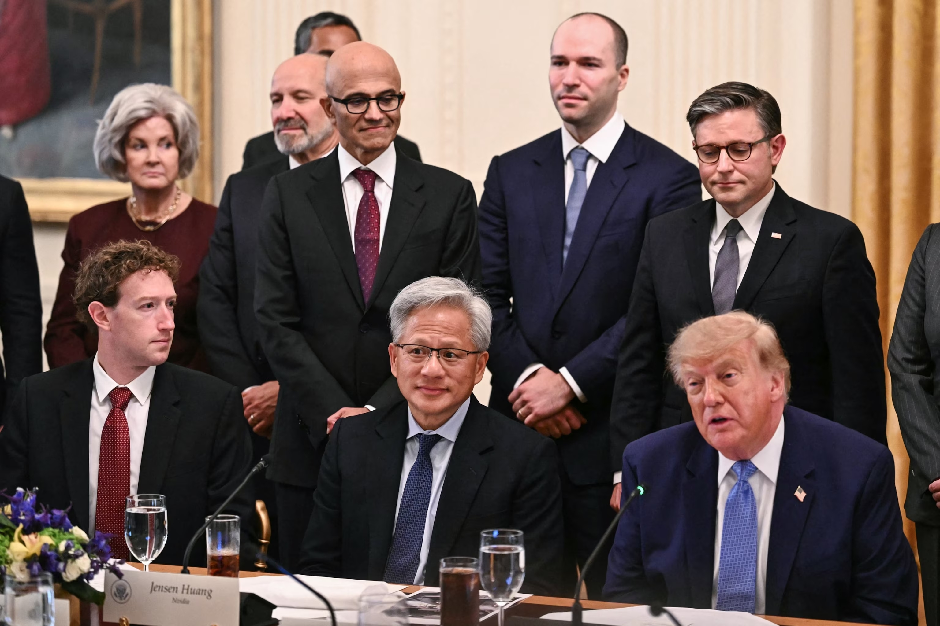 Donald Trump ushyigikiye ko umuvuduko w'iterambere rya AI wongerwa, yayihinduriye izina, ayita SI (Super Intelligence)