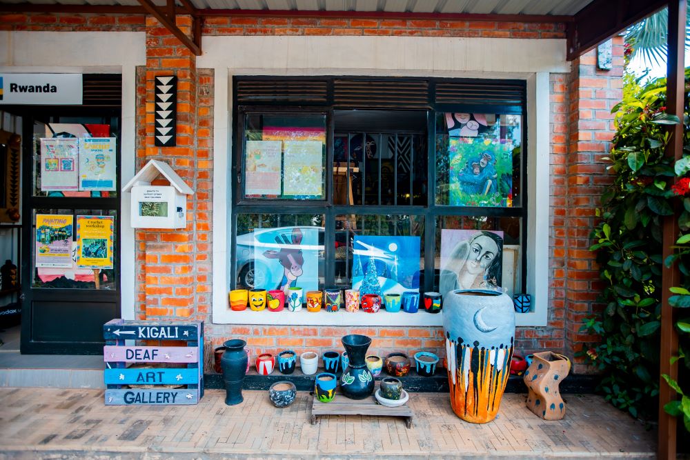Kigali Deaf Art Gallery, inzu y’ubugeni igizwe n’abafite ubumuga bukomatanyije gusa