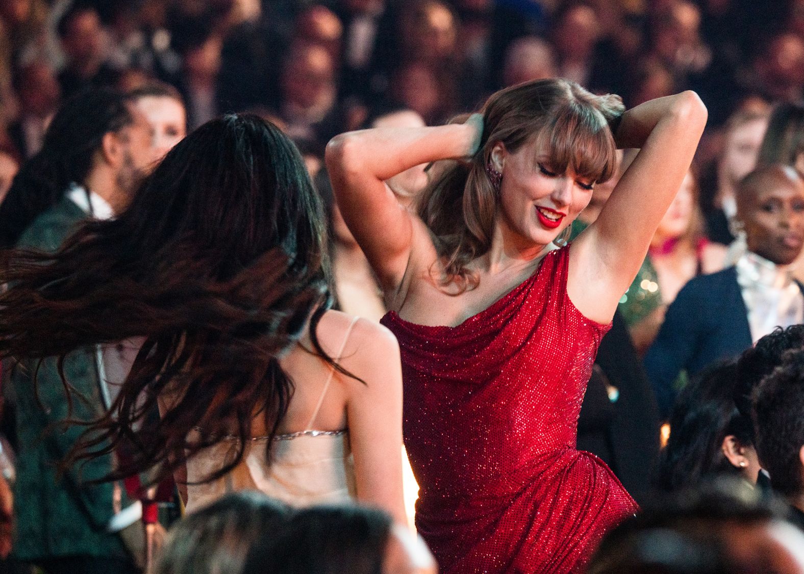 Toylor Swift yagaragaye abyinira aho yari yateguriwe ibyicaro