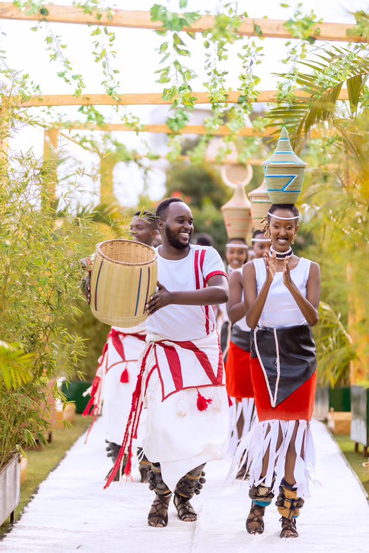 Ubu Itorero Inyamibwa rigizwe n'abanyamuryango basaga 120