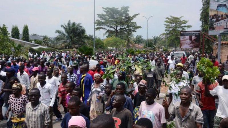 Iki cyemezo gifashwe nyuma y'uko abaturage bigaragambije bamagana iperereza Loni ivuga ko izakorera mu Burundi