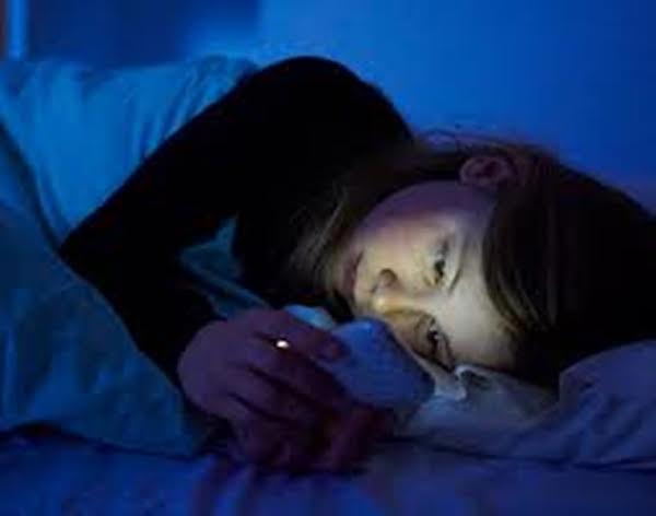 Gukoresha Smart phone uryamye bishobora gutera ingaruka zirimo n'ubuhumyi