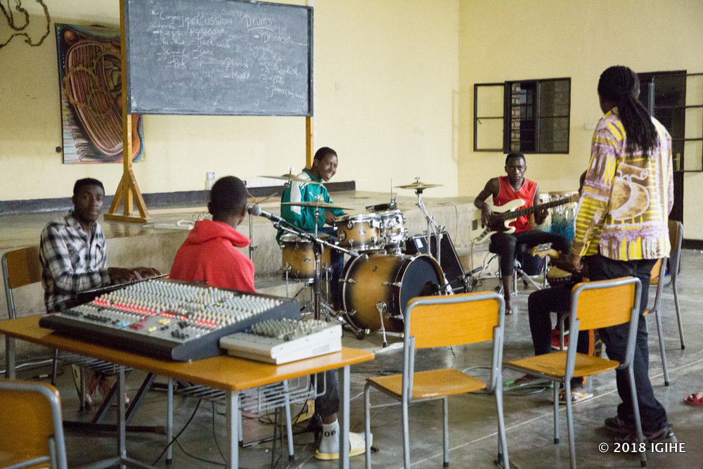 Ubuzima bw'abanyeshuri ni umuziki