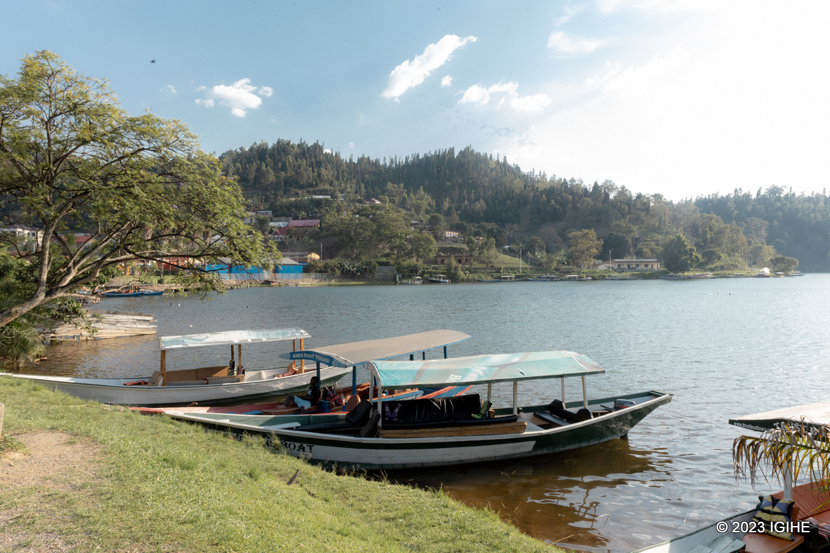 Ubwato bufasha abagenda mu Kivu