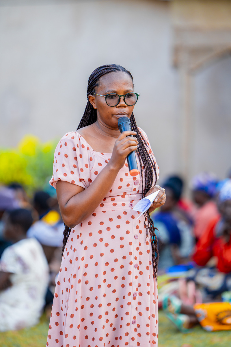 Ubwo abaturage basobanurirwaga uko bakumira indwara zo mu mutwe