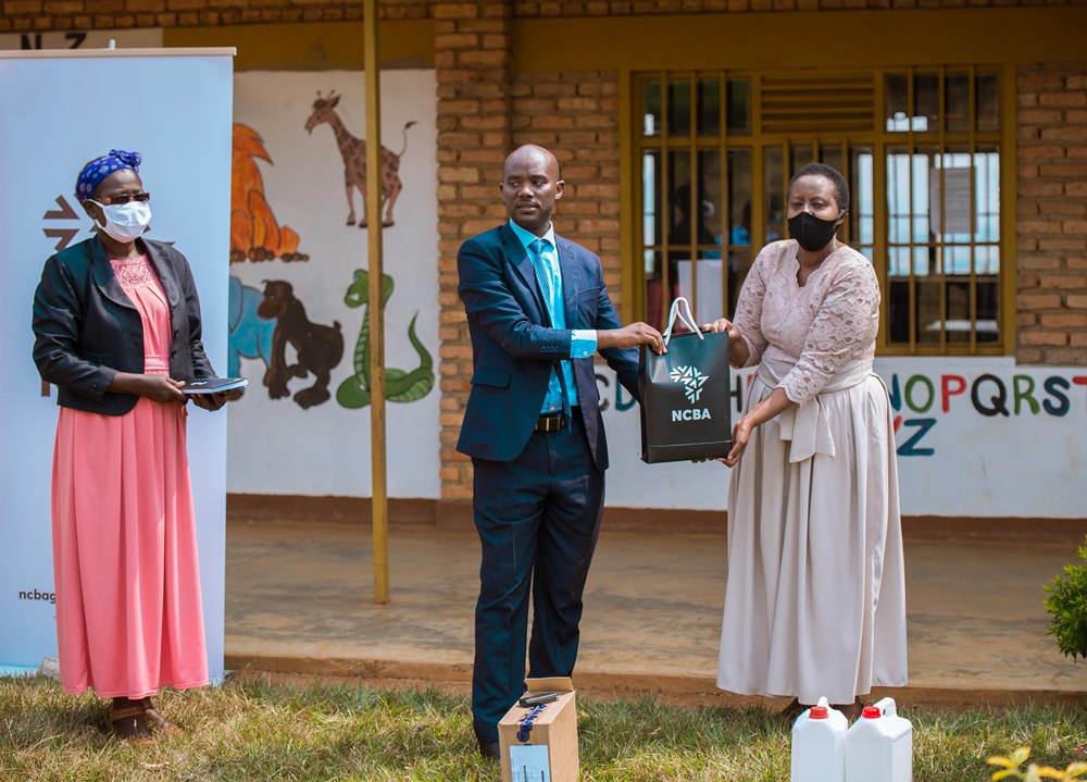 Ubuyobozi bwa NCBA Bank Rwanda Plc butanga iyi nkunga y'ibikoresho