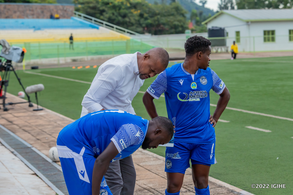AS Kigali yagerageje impinduka zitandukanye. Aha Ndekwe Felix na Kayitaba Jean Bosco bari bagiye kwinjira mu kibuga