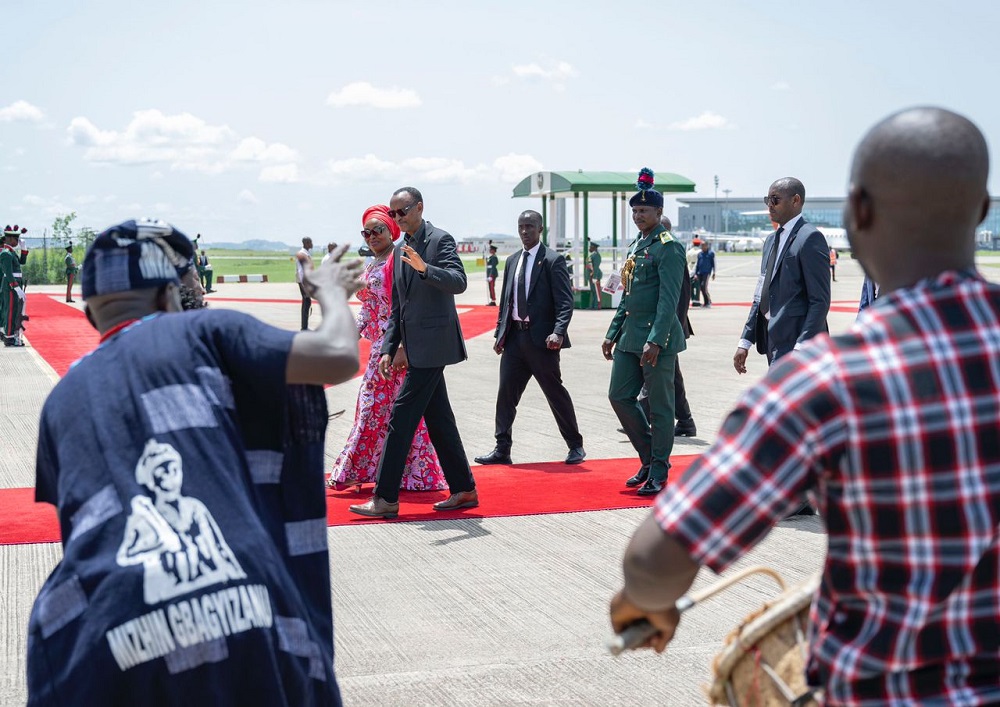 Ubwo Perezida Kagame yageraga muri Nigeria