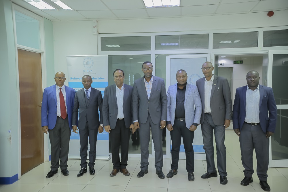 Prof Dr Rajendran nyuma y'ibiganiro yagiranye na NIRDA byemerejwemo ishingwa ry'uruganda rukora imiti y'ibimera