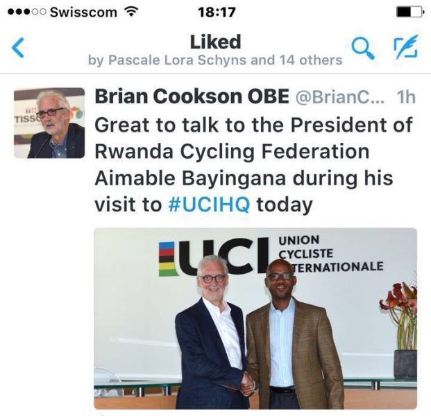 Umuyobozi wa UCI, Brian Cookson yishimiye ibiganiro yagiranye na Aimable Bayingana uyobora FERWACY
