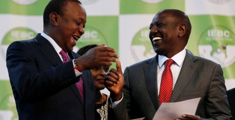 Uhuru Kenyatta na Visi Perezida William Ruto bishimira intsinzi