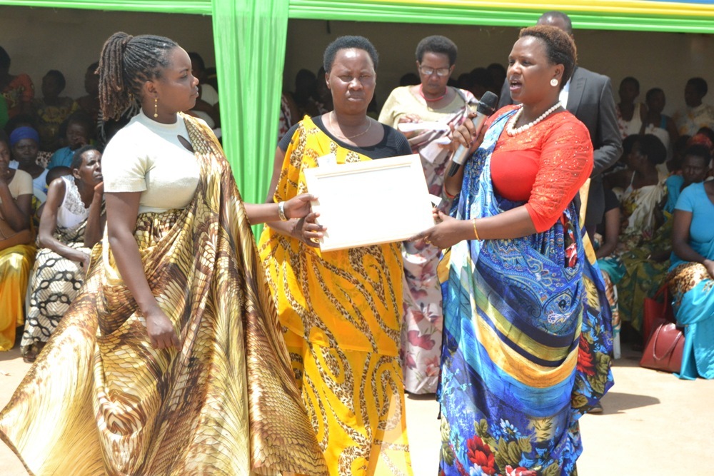 Umudugudu witwaye neza mu gukora umugoroba w'ababyeyi wagenewe ishimwe