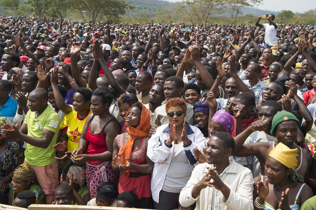 Umuganda wari witabiriwe n'imbaga y'abantu b'ibyiciro bitandukanye