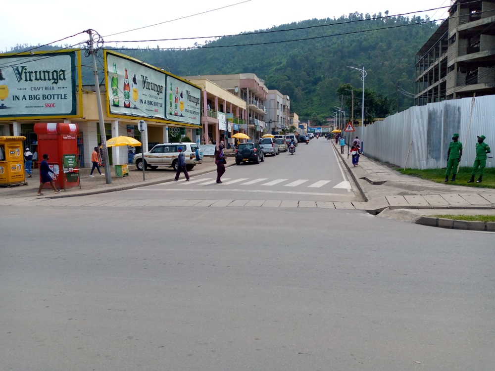 Umuhanda unyura iruhande rw'isoko rya Rubavu nawo urafunze