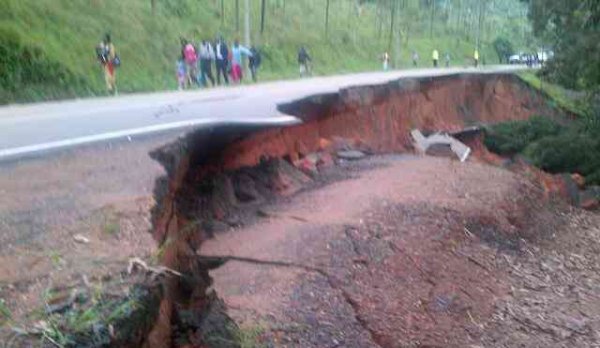 Umuhanda wacitse ugatuma ubu kwerekeza/kuva i Musanze biba ihurizo
