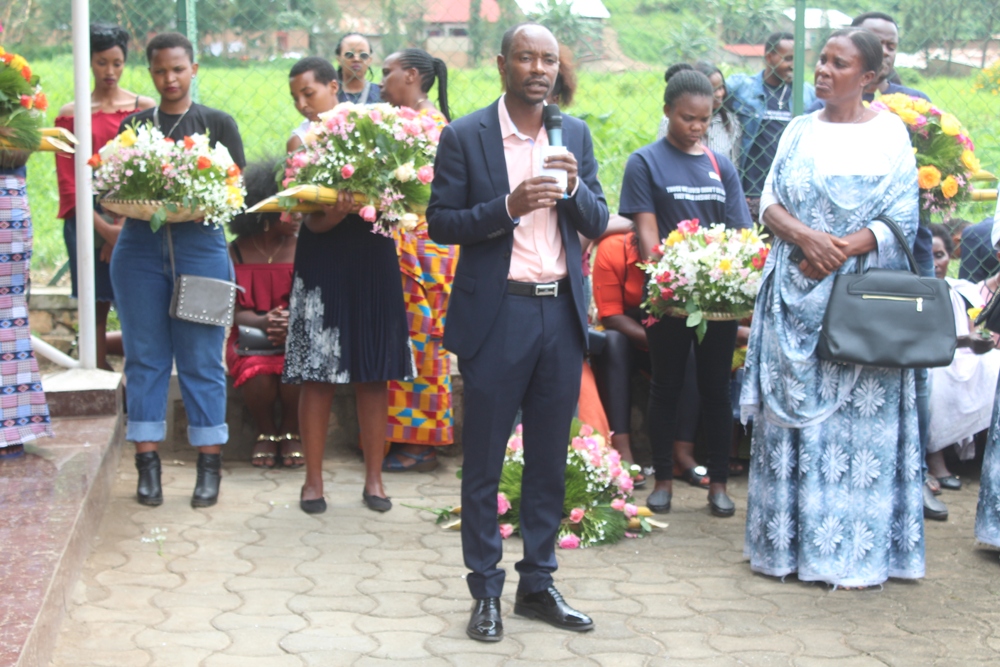 Umuhanzi Bahati Alphonse ni umwe mu barokotse iki gitero