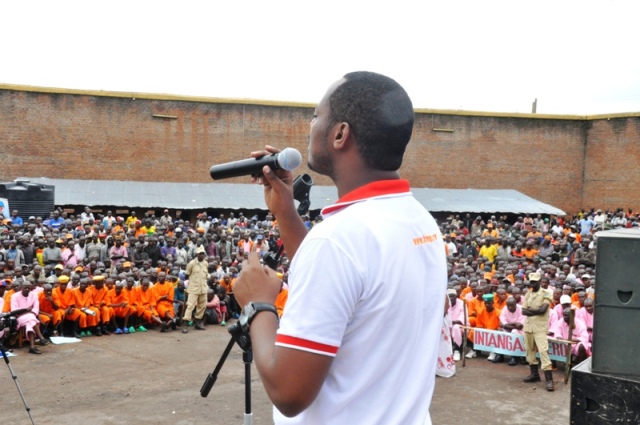 Umuhanzi Kizito Mihigo yatanze ubutumwa burebure mbere yo kuririmba