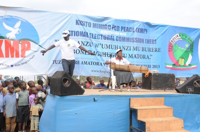 Umuhanzi Sofiya Nzayisenga acuranga inanga gakondo