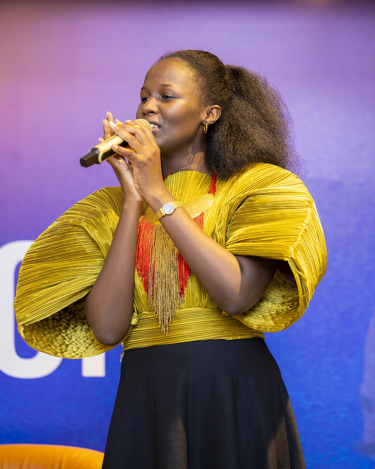 Umuhanzi Boukouru ni we wasusurukije abari mu gikorwa cya UNDP cyo kwizihiza umunsi w'abagore