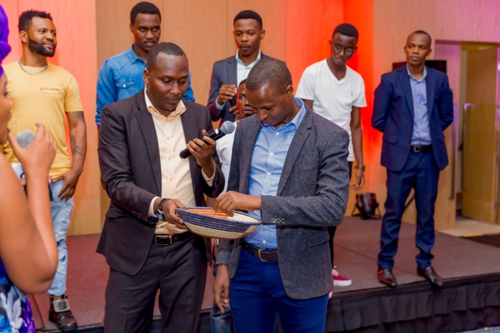 Umukozi wa Kigali Marriott Hotel, Kagunga James, atombora impano