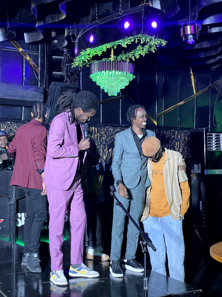 Umunyarwenya Sengazi, Babu na Dj Pius