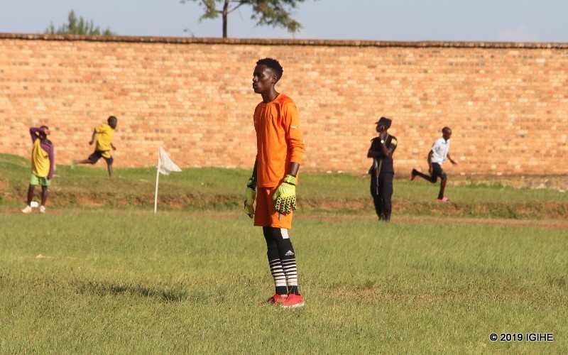 Umunyezamu Shyaka Regis yambaye imyambaro ituma Bugesera FC ijya gutira