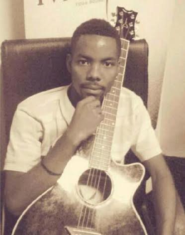 Umuraperi Jazzy nawe azifatanya n'abakiriya ba Veni Vidi gusoza umwaka