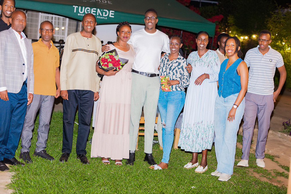 Umuryango wa Shyaka waramushyigikiye ubwo yamurikaga iki gitabo