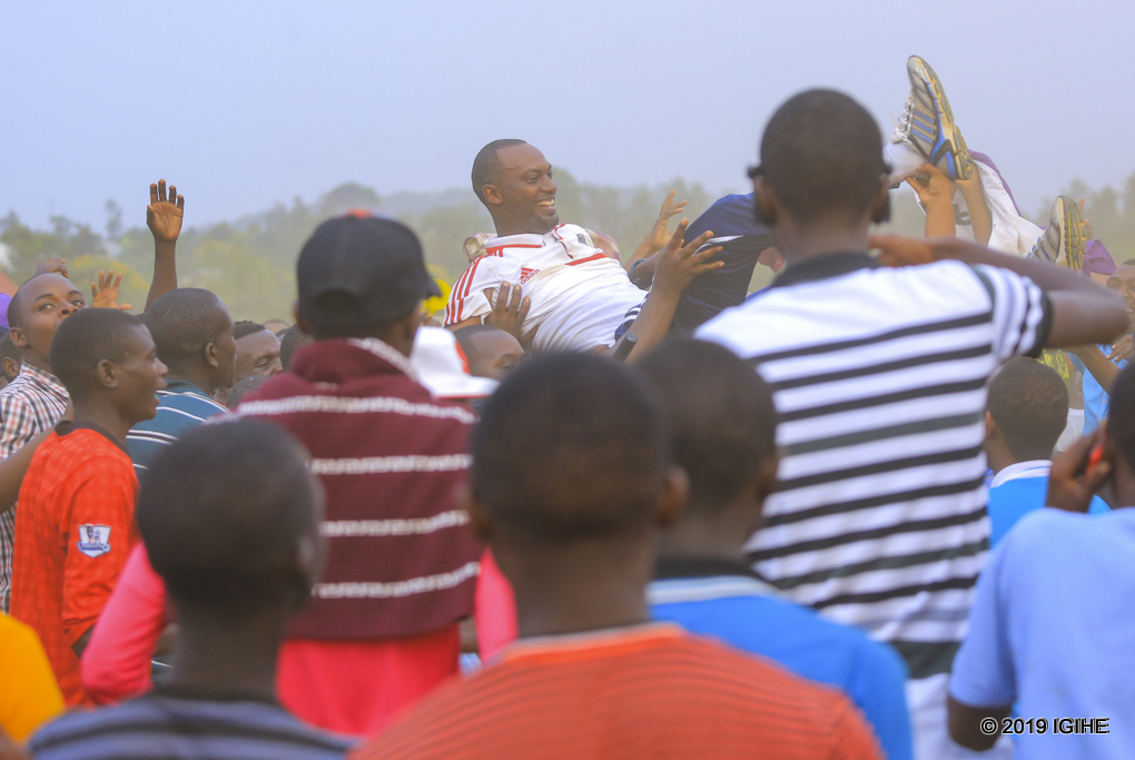 Umutoza Justin Bisengimana bamushyize mu bicu