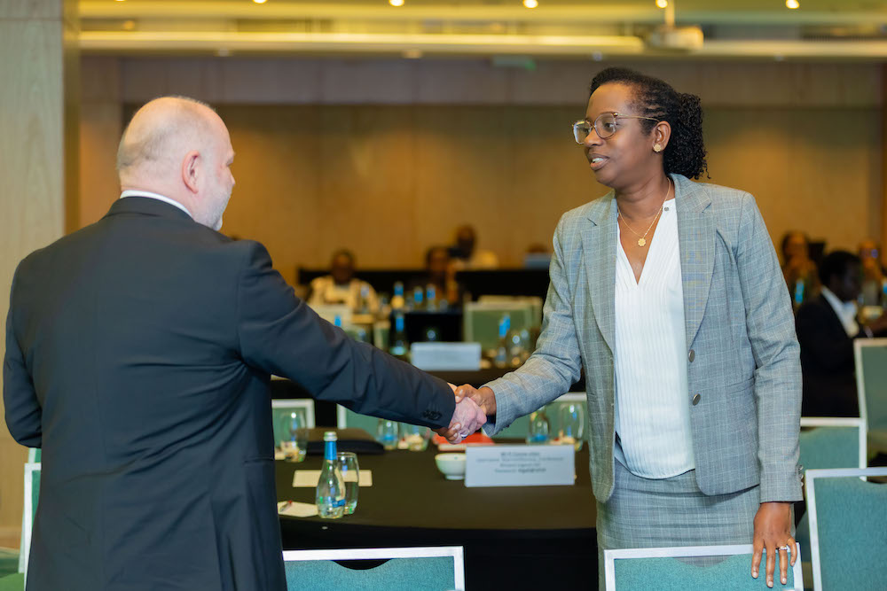 Dr. Diane Karusisi asuhuzanya n'Umunyamabanga Uhoraho muri ISTA, Dr. Andreas Wais