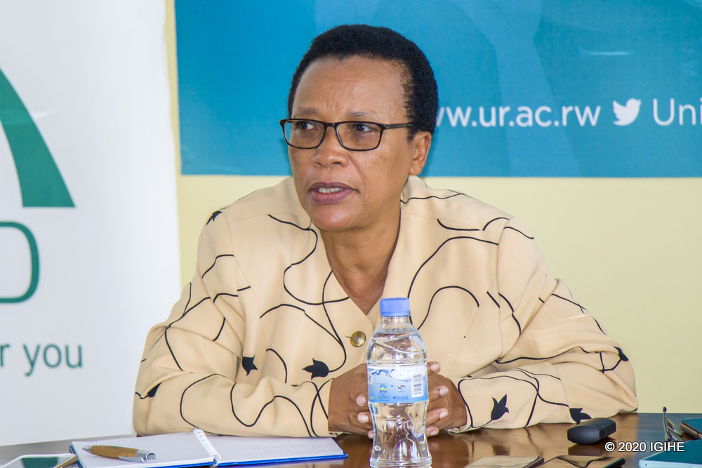 Dr Mukankomeje yavuze ko abashoramari bakwiriye kwita ku ireme ry'uburezi mbere yo kureba inyungu z'amafaranga