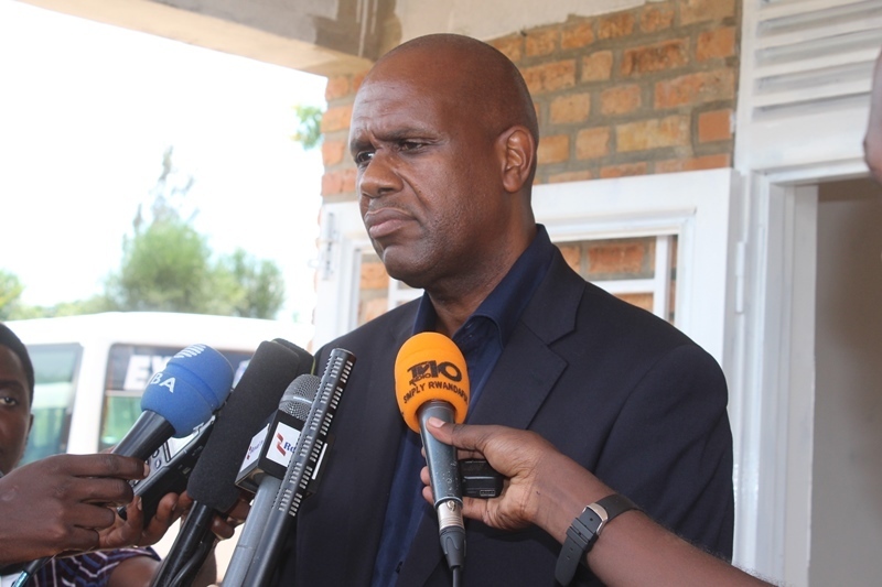 Umuyobozi Mukuru wa RwandAir, John Mirenge atangaza ko bazakomeza kuba hafi y'aba bana