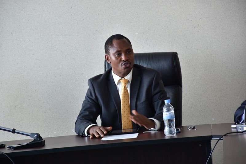 Umuyobozi wa WASAC, Sano James atangaza ko ibiciro byagabanyijwe mu rwego rwo kongera umubare w'Abanyarwanda bagerwaho n'amazi meza