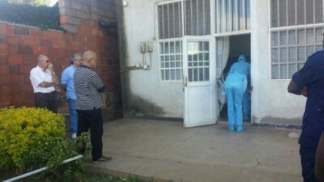 Nyuma yo kwica umuryango, incuti za Francesco zategereje ko Polisi isohora umurambo we mbere y'uko ujyanwa ku bitaro byitiriwe Umwami Faycal
