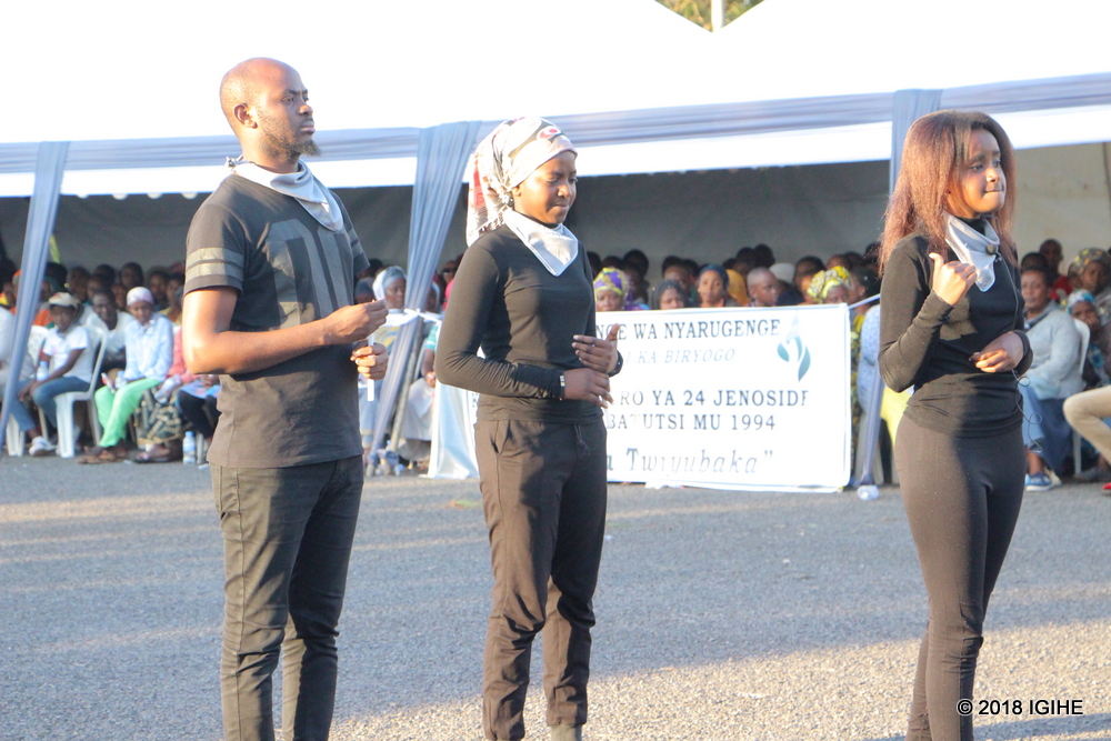 Hatanzwe ubutumwa bujyanye no kwibuka binyuze mu mivugo
