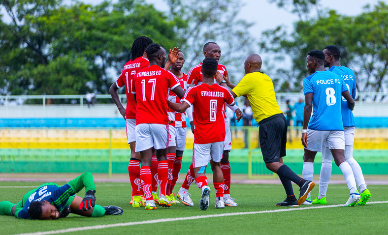 Uyu mukino warimo gushyamirana kwa hato na hato