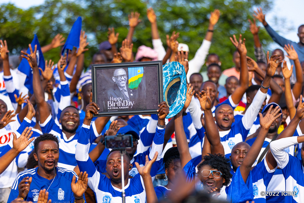 Aba bafana bifatanyije n'Umukuru w'Igihugu mu gusangira ibyishimo ku munsi we w'amavuko