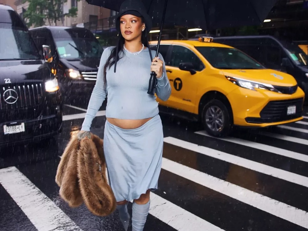 Rihanna wishimira ko agiye kubyara umwana wa gatatu, yahishuye ko bitazamubuza gukomeza umushinga wa album nshya yise ‘R9’