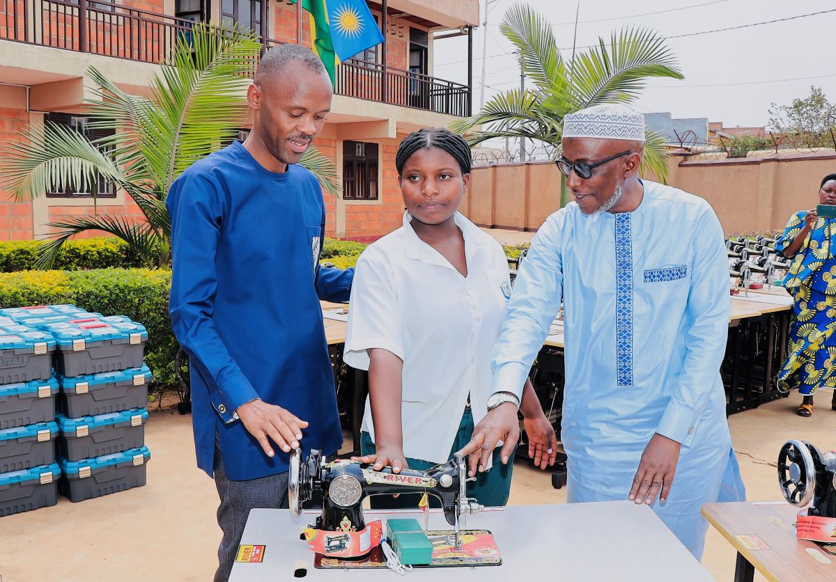 Urubyiruko 58 nirwo rwahawe imashini zidoda