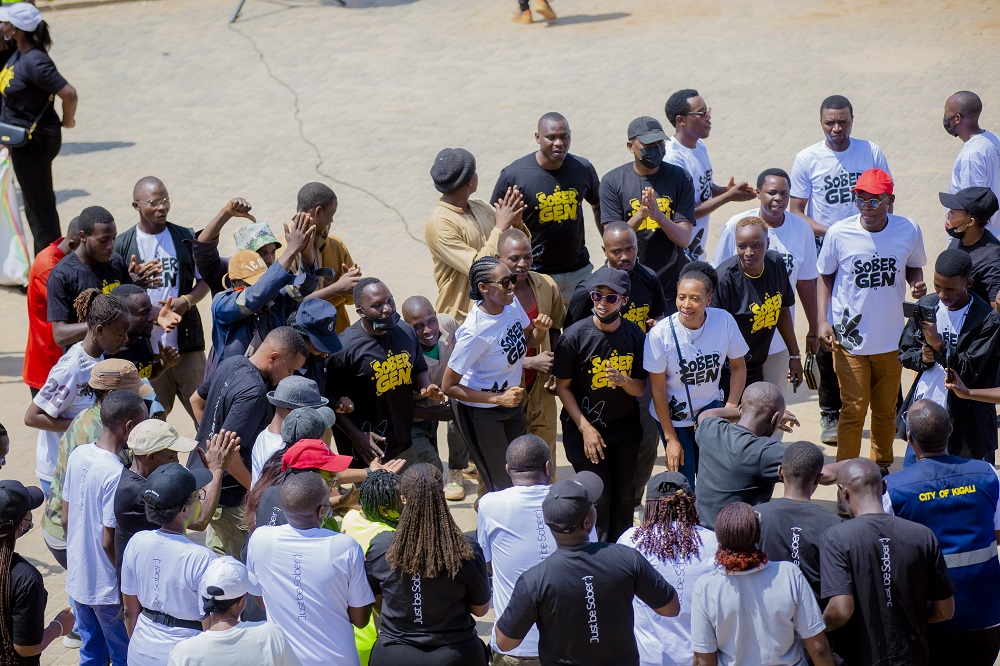 Urubyiruko rw'abakorerabushake rwishimiye umuhanzi waje kubasusurutsa