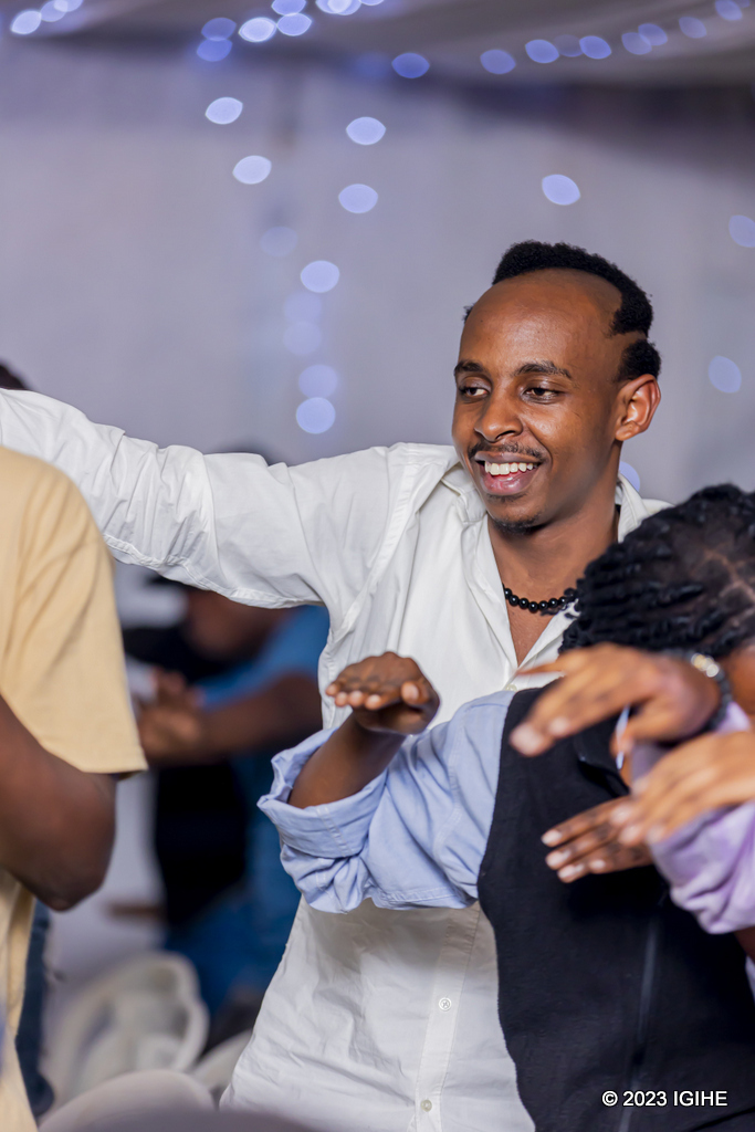 Urubyiruko rwanyuzwe runyuzamo rucinya akadiho