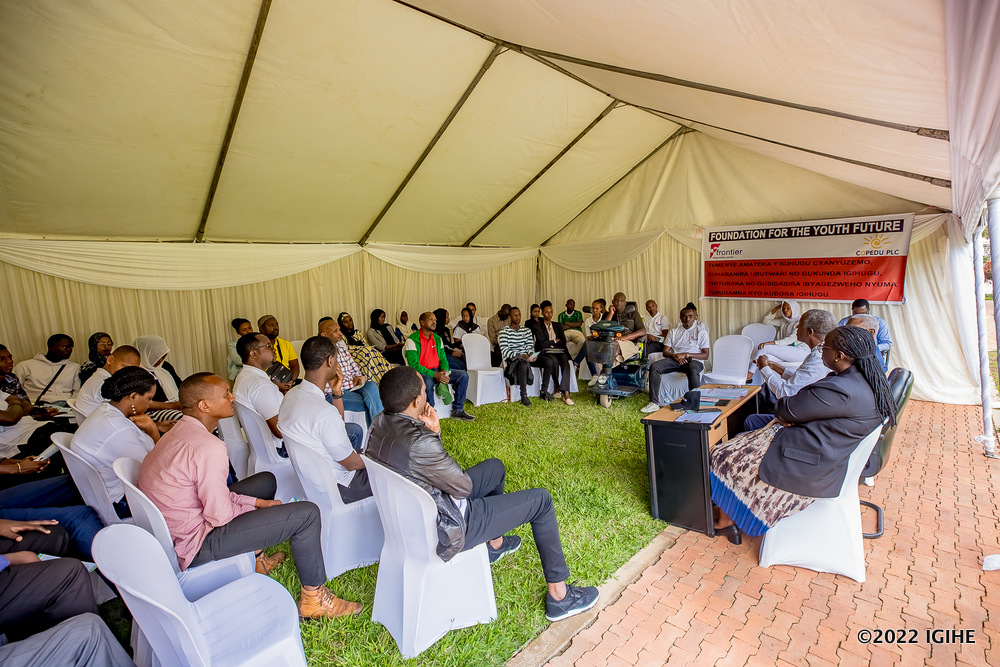 Urubyiruko rwateze amatwi ibyaranze ubutwari bw'Abanyarwanda