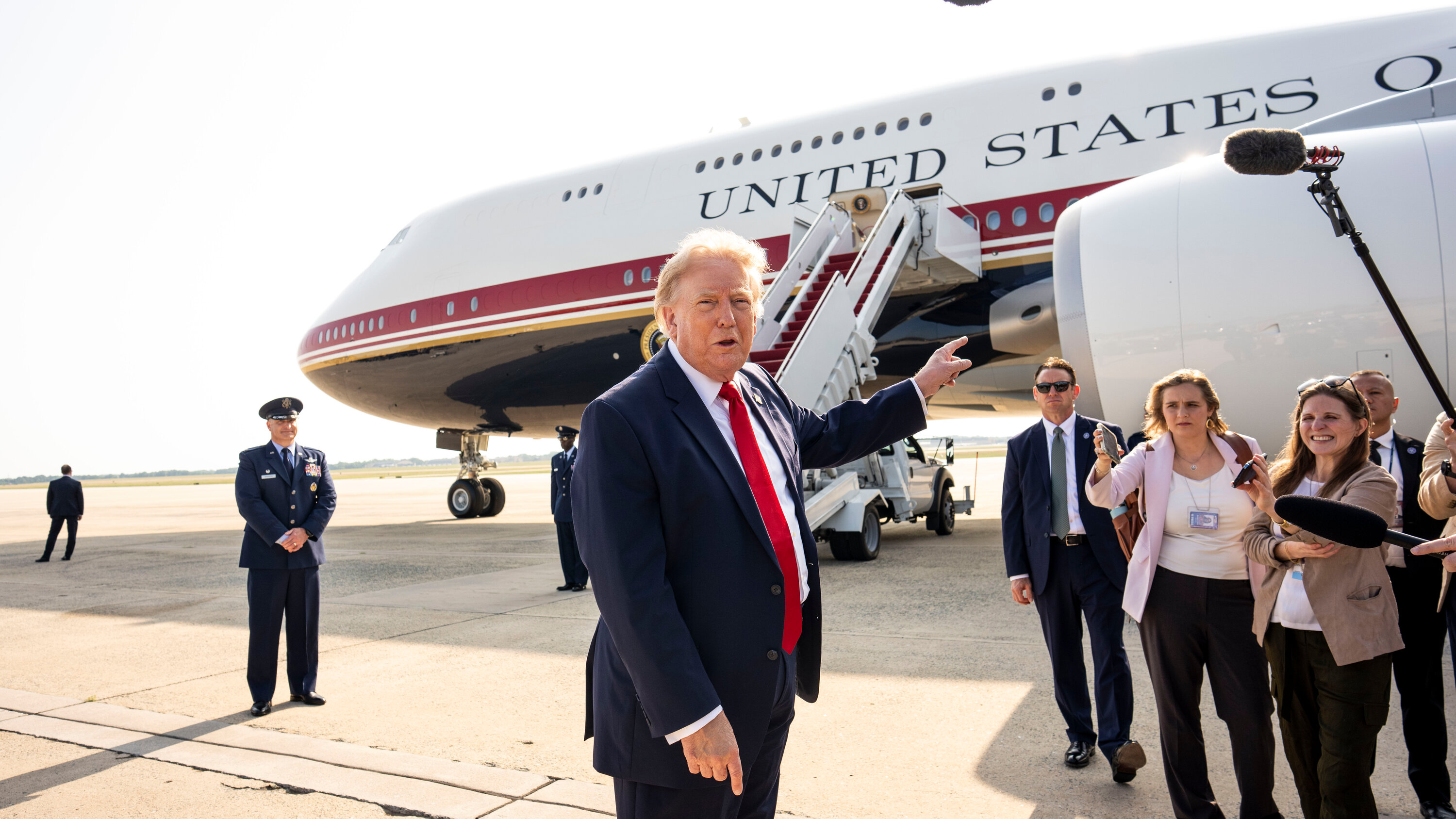 Ubutegetsi bwa Trump bwahamagaje abanyamakuru banditse kuri Air Force One