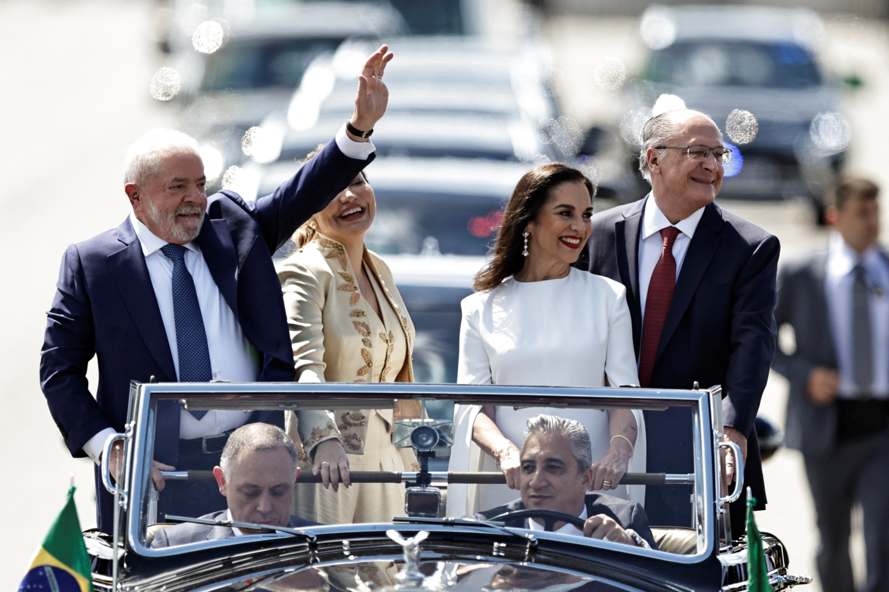 Lula yarahiye nka Perezida mushya wa Brésil mu gihe uwo yasimbuye yahungiye muri leta ya Florida